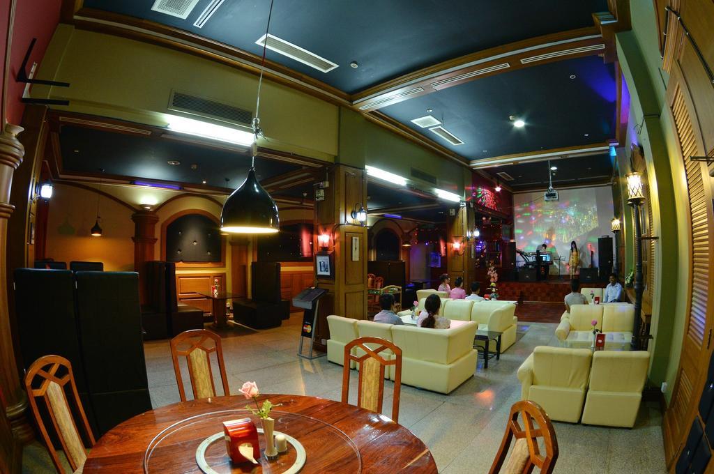 Golden Butterfly Hotel Yangon Exterior foto
