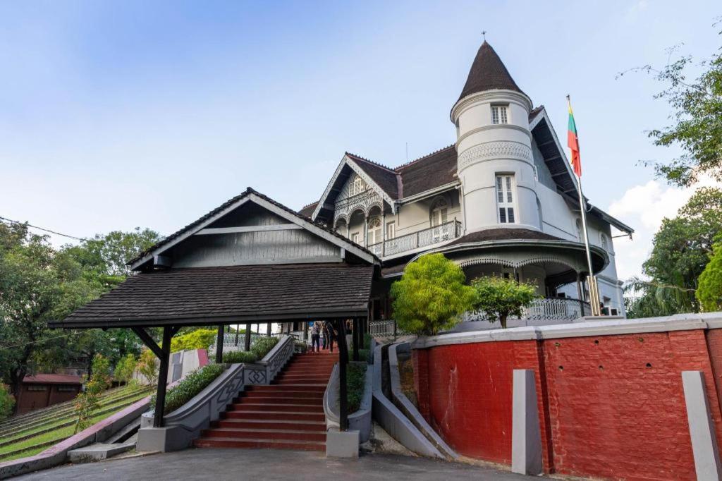 Golden Butterfly Hotel Yangon Exterior foto