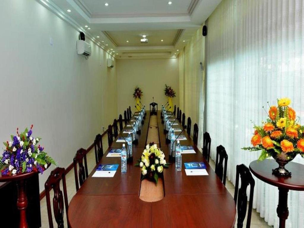 Golden Butterfly Hotel Yangon Exterior foto