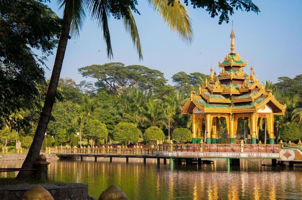 Golden Butterfly Hotel Yangon Exterior foto