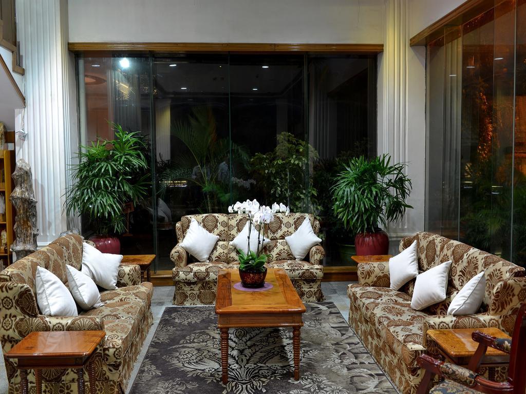 Golden Butterfly Hotel Yangon Exterior foto