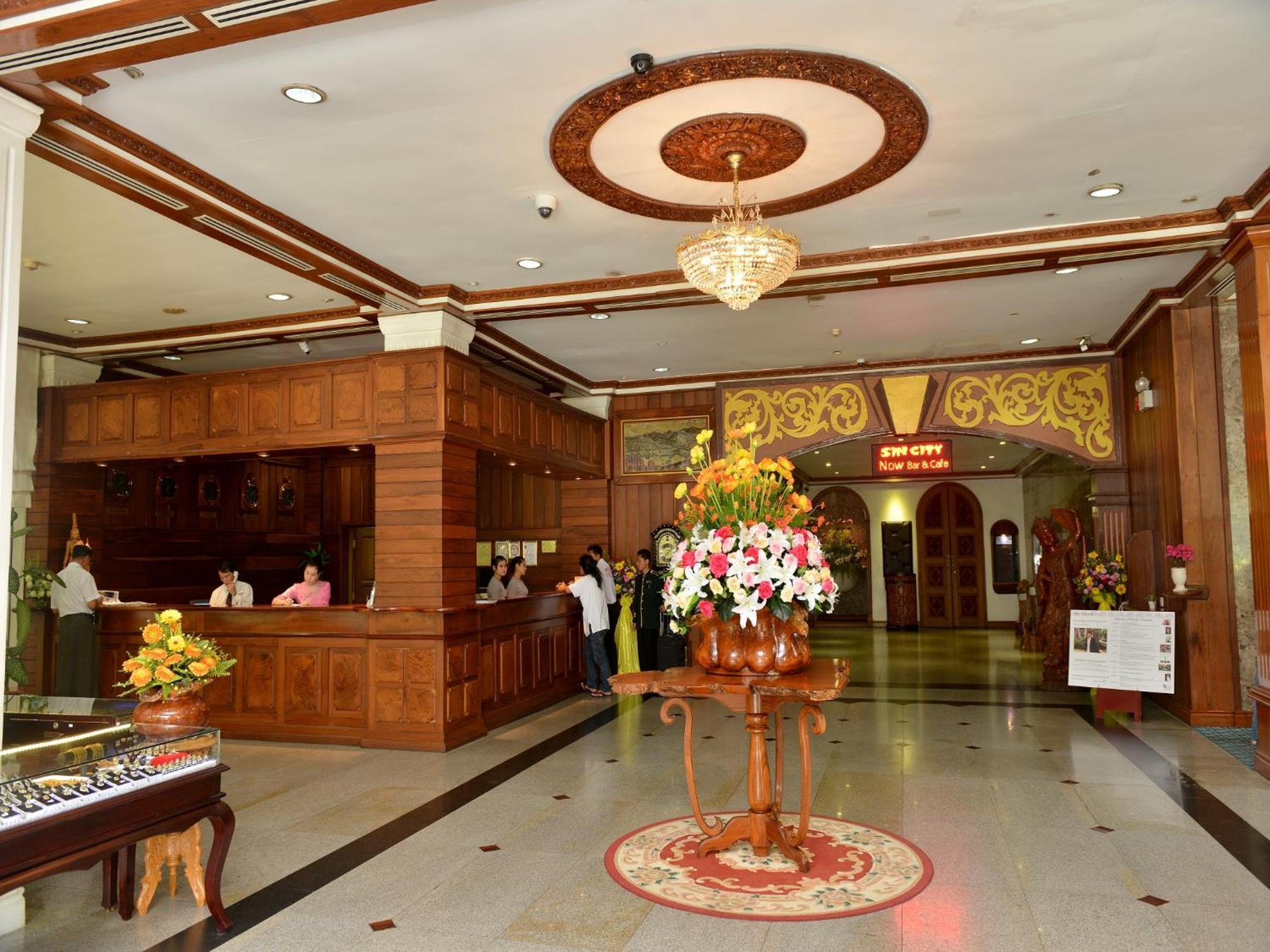Golden Butterfly Hotel Yangon Exterior foto