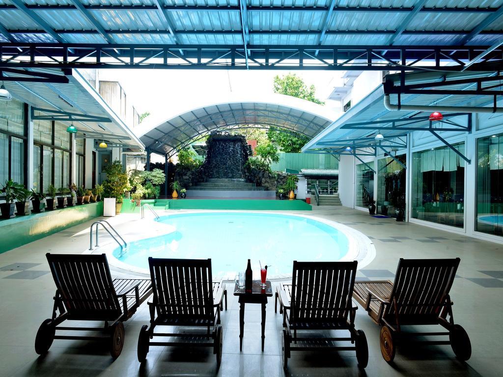Golden Butterfly Hotel Yangon Exterior foto
