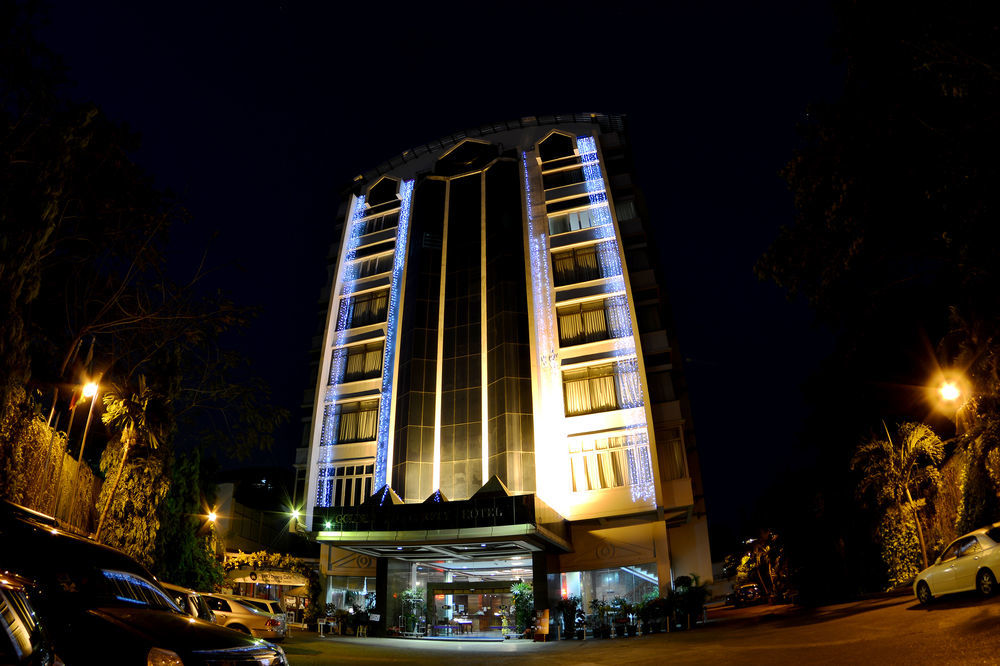 Golden Butterfly Hotel Yangon Exterior foto