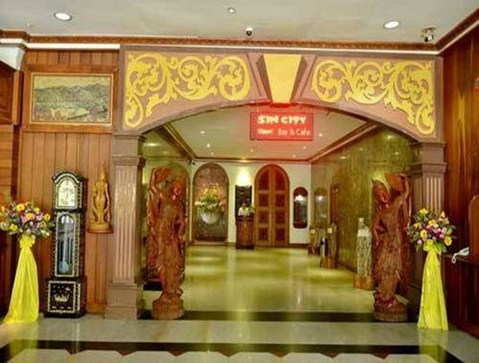 Golden Butterfly Hotel Yangon Exterior foto
