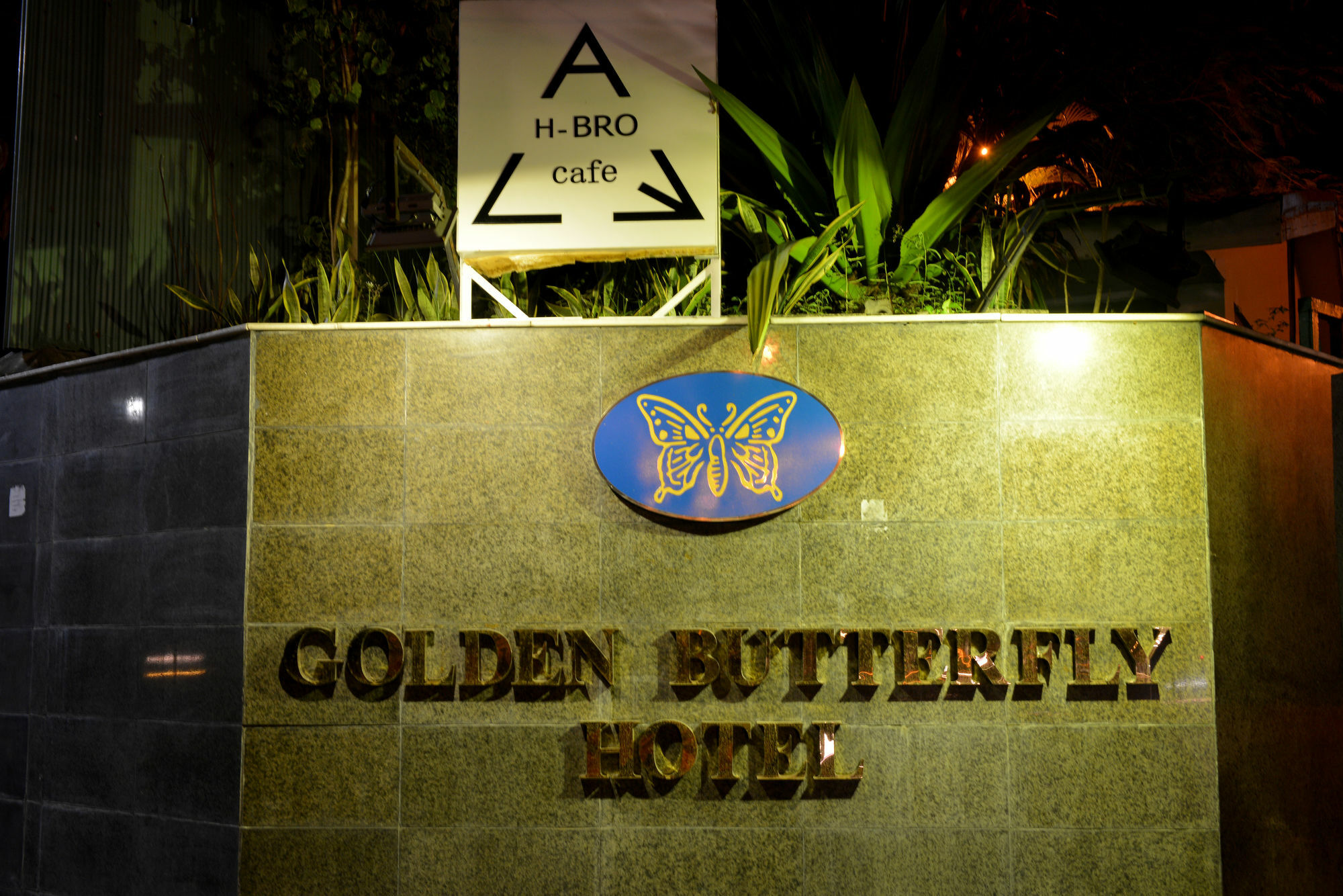 Golden Butterfly Hotel Yangon Exterior foto