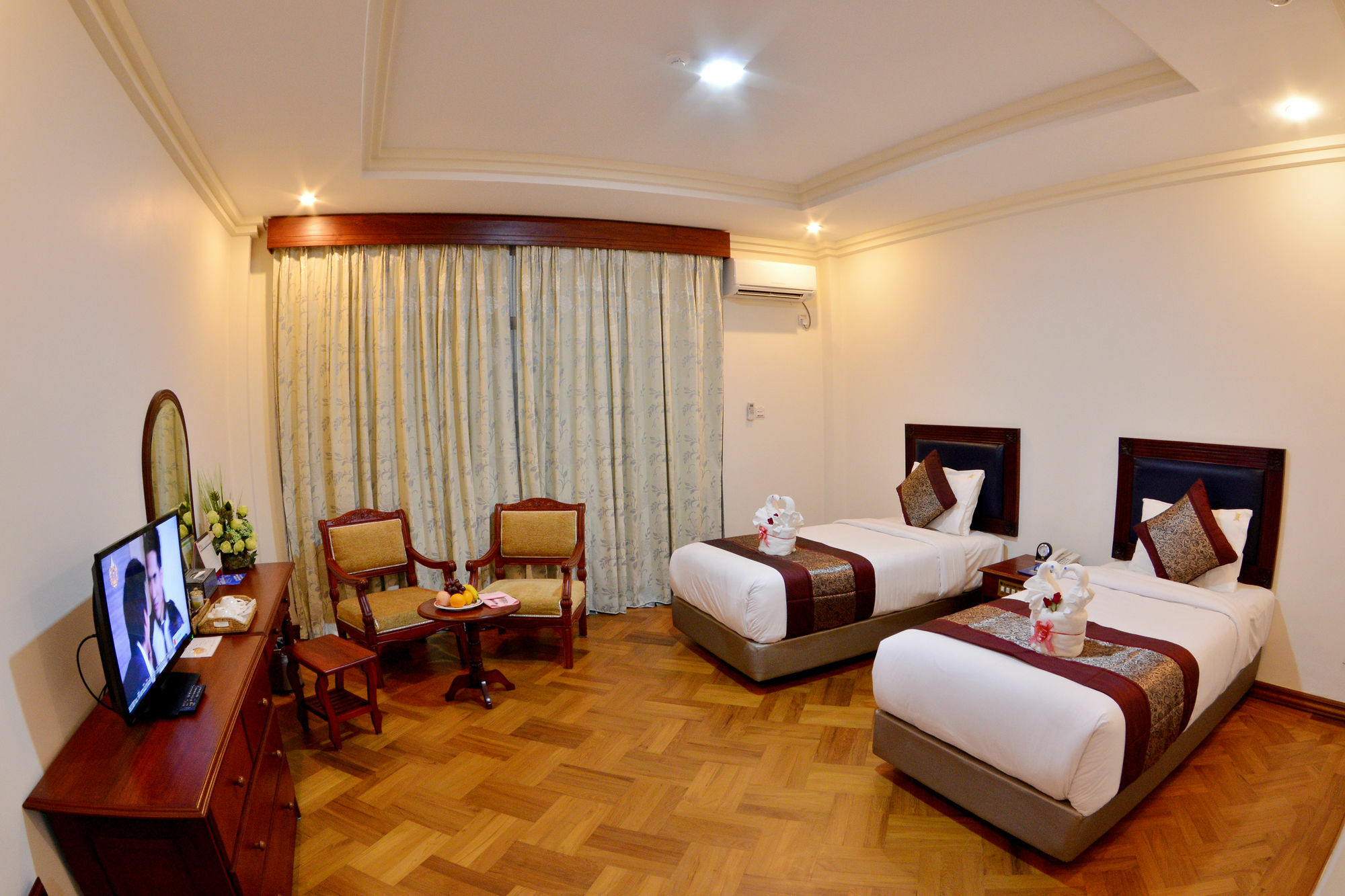 Golden Butterfly Hotel Yangon Exterior foto