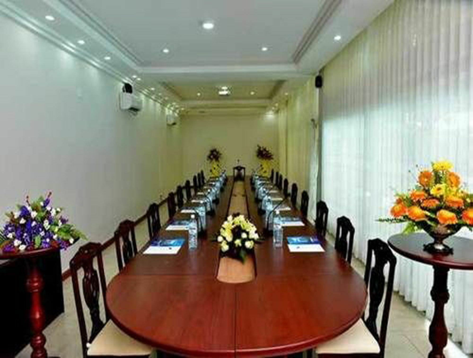 Golden Butterfly Hotel Yangon Exterior foto